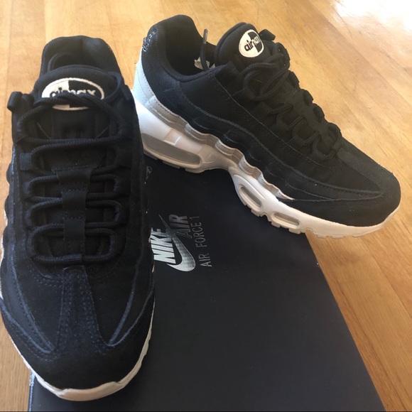 Nike Women's Air Max 95 Premium Running - Picture 6 of 12